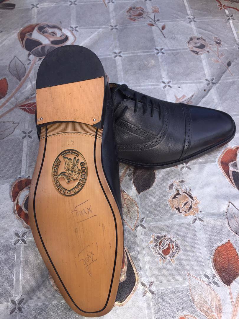 Goodyear original Made Italy a vendre chez Asha Business