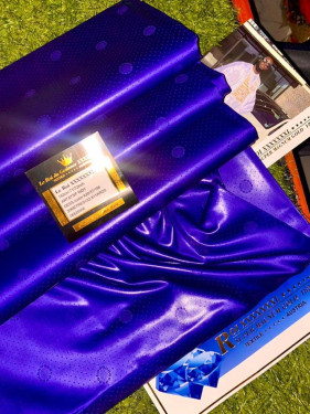 Bazin riche VIP: le luxe à petit prix chez Esperanza House Fashion.
