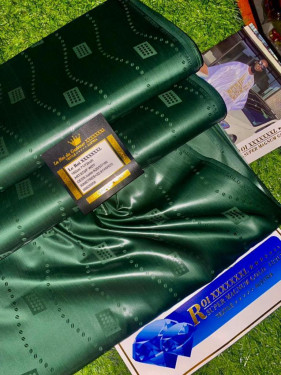 Bazin riche VIP: le luxe à petit prix chez Esperanza House Fashion.